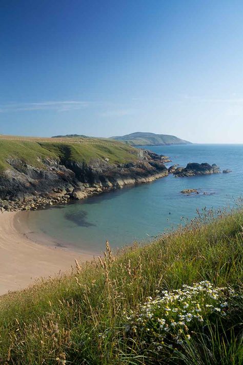 Hidden gems of the North Wales coast - Llŷn Peninsula Beaches - delveintowales North Wales Coast, North Wales Beautiful Places, Llyn Peninsula North Wales, Lleyn Peninsula, Wales Coast, Wales Beach, British Holidays, Wales Travel, Visit Wales