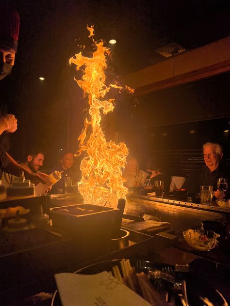 Hibachi Restaurant Aesthetic, Hibachi Aesthetic, Hibachi Date, Hibachi Birthday Party, Backyard Dinner Party Table, Hibachi Party, Hibachi Restaurant, Shae Butter, Sushi Aesthetic