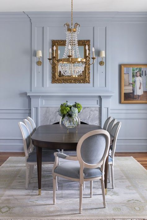 Dark Blue Dining Room, Blue Dining Room Walls, Parisian Dining Room, Grey Blue Kitchen, Dining Room French, Suzanne Kasler, Dining Room Blue, French Country Dining, Large Chandelier