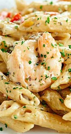 Easy Shrimp Alfredo ~ An impressive dish that's so easy to make... Penne pasta, shrimp, vegetables, and a creamy alfredo. Seafood Penne Pasta, Easy Shrimp Alfredo, Alfredo Recipes, Pasta Board, Recipe For Shrimp, Pasta Shrimp, Pasta With Shrimp, Penne Pasta Recipes, Parties Food