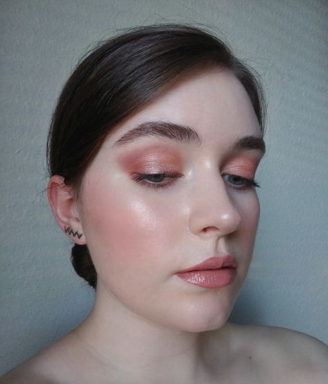 Glowy pink monochrome - Imgur Pink Makeup Look, Natural Makeup Look Tutorial, Pink Monochrome, Monochrome Makeup, Light Concealer, Monochrome Makeup Look, Makeup Memes, Luminous Silk Foundation, Natural Makeup Look