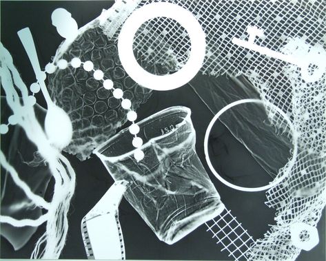 https://flic.kr/p/9hbSja | Photogram | experimenting with photograms at college. i love this sort of abstract photography. Photograms Photography, Photograms Ideas, Dark Room Photography, College Photography, Sun Prints, A Level Photography, Photo Class, Contemporary Photography, Dark Room