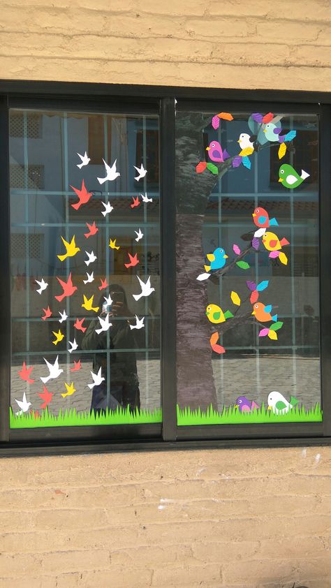 Window paper craft for kids☺️ Window Decor Ideas For School, Preschool Window Decorations, Class Window Decoration Ideas, Window Decoration Ideas For School, Classroom Window Decor, Classroom Window Ideas, Spring Window Decorations, School Window Decorations, Classroom Ceiling Decorations