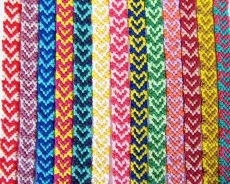 Freindship Bracelets, Friendship Bands, Chevron Friendship Bracelets, Friend Ship, Macrame Bracelet Tutorial, Macrame Bracelet Diy, Friendship Bracelet Patterns Easy, Yarn Bracelets, Cute Friendship Bracelets