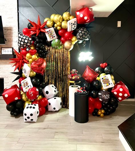 Black, red and gold balloon garland. Cards and Dice accents. A perfect theme for Mens or couples. Casino Night Balloon Garland, Red And Black Birthday Decorations Men, Red And Black Birthday Theme Man, Casino Theme Balloon Garland, Casino Balloon Garland, Vegas Night Party, Las Vegas Decor, Night Party Decor, Comic Christmas