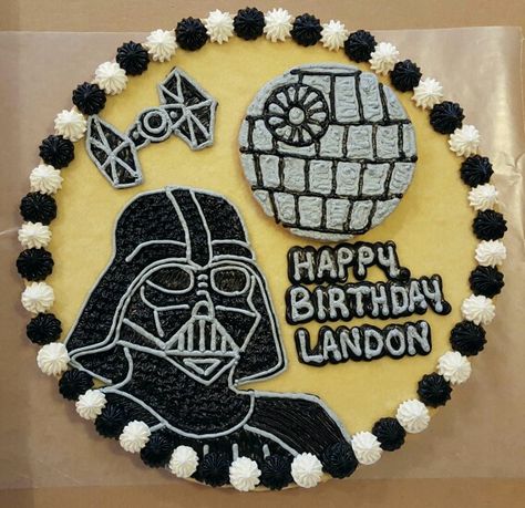 Darth Vader Sugar Cookie Cake Pastel Darth Vader, Earth Vader Cake, Star Wars Cookie Cake, Star Wars Cookies Decorated Birthday, Star Wars Cookie Cake Ideas, Star Wars Buttercream Cake, Sugar Cookie Cake, Darth Vader Cake, Decoracion Star Wars