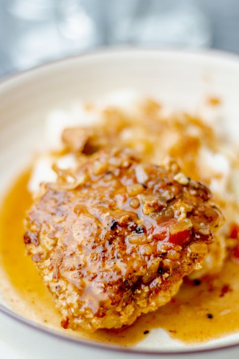 This super easy Turkey Salisbury Steak Recipe combines all the goodness of traditional Salisbury steak recipe but with healthy lean ground turkey. Round out with veggies and a starchy side dish for a delicious meal that's pure comfort food. Salisbury Steak Recipe Ground Turkey, Turkey Salisbury Steak Easy, Turkey Burger Salisbury Steak, Ww Salisbury Steak Recipe, Turkey Salisbury Steak, Skinnytaste Salisbury Steak, Easy Salisbury Steak, Salisbury Steak Recipe, Healthy Ground Turkey