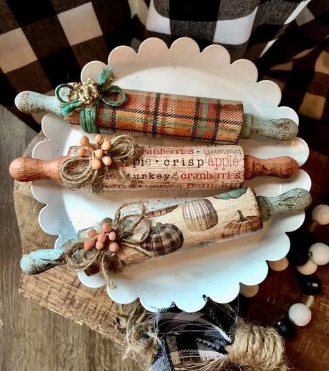 Dollar Store Fall Crafts, Dollar Store Fall Decorations, Rolling Pin Crafts, Noodle Boards, Mini Rolling Pins, Pin Crafts, Lazy Susans, Farmhouse Crafts, Simple Crafts