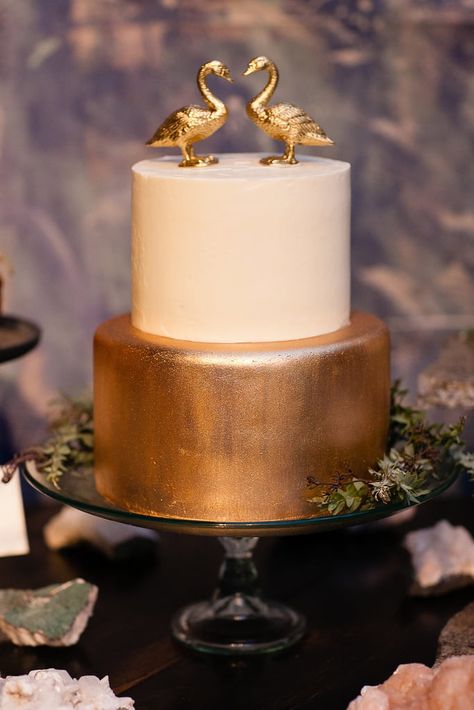 Gold And White Cake, Utah Restaurants, Metallic Cake, Wedding Cake Options, Metallic Wedding Cakes, Bronze Wedding, Fondant Cake Designs, Metallic Wedding, Elegant Birthday Cakes