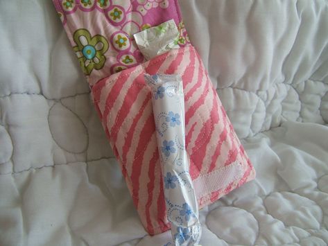 The Terrific Tampon Case Sewing Pattern: But it is so much more… – The Hip Home Ec Teacher Tampon Pouch, Tampon Holder, Quick Projects, Fashion Design Classes, Pads Tampons, Pouch Sewing, Sewing Machine Projects, Fabric Boxes, Small Sewing Projects