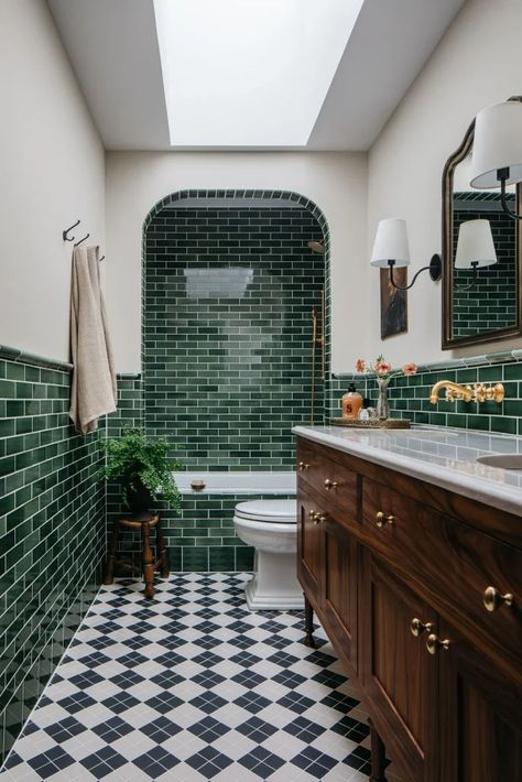 Modern Half Tiled Bathroom Ideas- Pair Dark Wood Cabinets with Glossy Tiles Remodeling Trends, Green Tile Bathroom, Small Bathroom Tiles, Bathroom Design Trends, Bathroom Trends, Tub Shower Combo, Green Bathroom, Dream House Interior, Beautiful Bathrooms