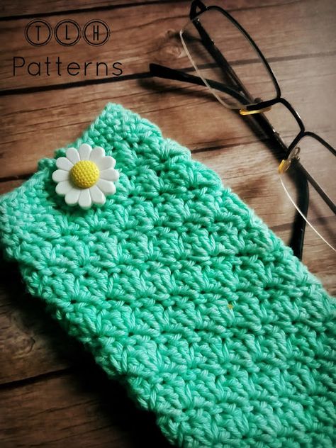 The Lazy Hobbyhopper: Crochet case for eyeglasses - free pattern Crochet Eyeglass Cases, Eyeglass Cases Pattern, Crochet Phone Cover, Crochet Case, Crochet Eyes, Eyeglasses Case, Cute Case, Crochet Pouch, Beginner Crochet Projects