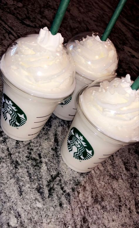 White Chocolate Frappe, Chocolate Frappe, Vanilla Bean Frappe, Starbucks Chocolate, Candy Drinks, How To Order Starbucks, Starbucks Frappuccino, Starbucks Recipes, Food Drinks Dessert