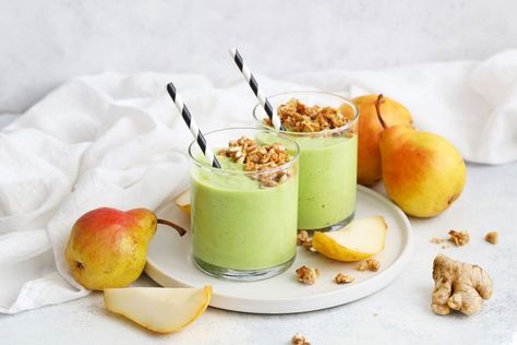 Pear Ginger Smoothie (Paleo or Vegan) • One Lovely Life Non Dairy Smoothie, Breakfast Deserts, Pear Smoothie Recipes, Green Smoothie Vegan, Paleo Smoothie Recipes, Ginger Smoothie Recipes, Vegetable Smoothie Recipes, Healthy Shake, Vegetable Smoothie