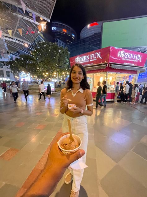 Cyberhub Gurgaon, Ice Cream Date, Ice Cream, Cream, Travel