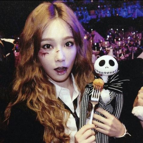 Kim Taeyeon, Halloween Icons, Image Search, We Heart It, Wallpapers, Halloween, Photography, Travel