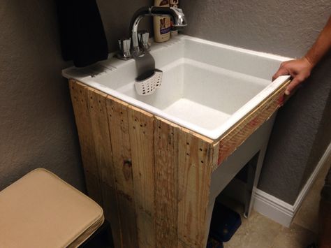 Upcycled pallet - utility sink                                                                                                                                                     More Laundry Room Utility Sink, Garage Sink, Sink Makeover, Laundry Room Storage Shelves, Small Laundry Room Organization, Room Storage Diy, Basement Laundry Room, Basement Laundry, Laundry Room Sink