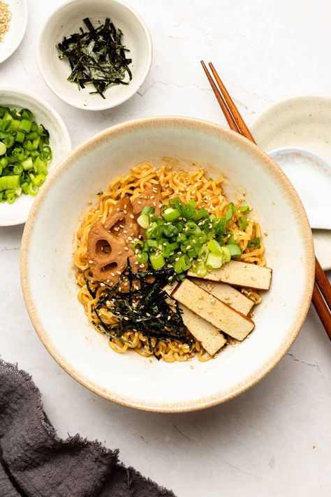 Abura Soba (油そば) - Okonomi Kitchen Brothless Ramen, Abura Soba, Gluten Free Ramen Noodles, Soba Recipe, Okonomi Kitchen, Gluten Free Ramen, Ramen Toppings, Easy Ramen, Deep Fried Tofu