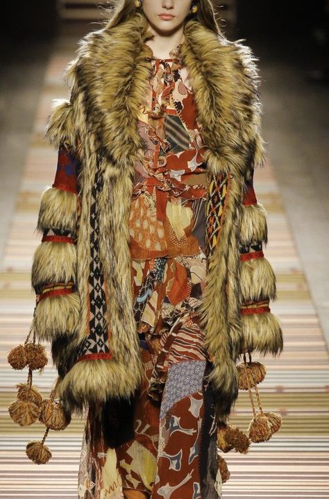 Maximalism Outfit, Maximalist Fashion, Art Outfit, 90s Runway Fashion, Fashion Catalogue, Maximalism, John Galliano, Fantasy Fashion, Runway Looks