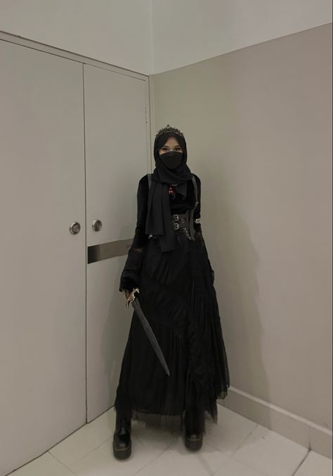 Muslimah Black Outfit, Black Veil Outfit, Gothic Hijab Outfit, Mafia Hijab Style, Cosplay Anime Outfits Hijab, Cosplaystyle Anime Hijab, Mafia Style Women Hijab, Hijabi Warrior, Mafia Outfit Women Hijab