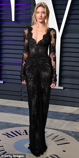 Alessandra Ambrosio, Adriana Lima and Taylor Hill at the Vanity Fair Oscar Party | Daily Mail Online Black Lace Dress Red Carpet, Lacy Dress Outfit, Winter Elegant Dress, Black Lace Outfit, Black Elegant Dress, Dress Nigth, Black Lace Dress Long, Lace Black Dress, Wedding Dress Black