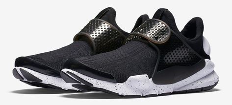 Laces? Where We're Going, We Don't Need Laces. White Nike Socks, Nike Sock Dart, Black And White Nikes, Workout Shoes, Latest Sneakers, Unisex Shoes, Puma Fierce Sneaker, Best Sneakers, Sneaker Collection