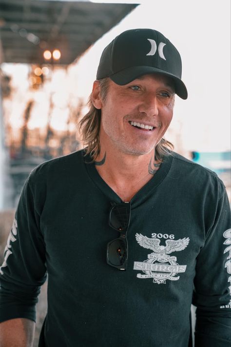 Urban Pictures, Star Logo Design, Urban Legend, Urban Music, Country Music Stars, Keith Urban, Urban Legends, Star Logo, Light Of My Life