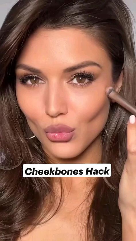 Perfect Cheekbones, Conturing Makeup, Face Contouring Makeup, Beginners Eye Makeup, Eye Makeup Techniques, Makeup Artist Tips, Face Makeup Tips, Makijaż Smokey Eye, Glamour Makeup