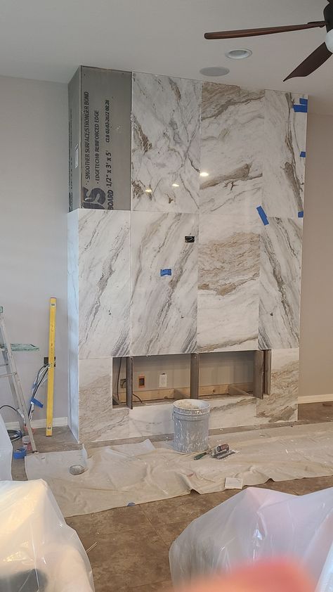 Wallpaper For Marble Bathroom, Linear Marble Fireplace, Granit Fireplace Ideas, Fireplace Marble Wall, Contemporary Fireplace With Built Ins, Tiled Wall Living Room, Marble Tile Fireplace Wall, Marble Fireplace Wall With Tv, Quartz Fireplace Wall