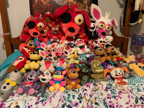 Fnaf Plush Collection, Fnaf Hex Plushies, All Fnaf Plushies, Fnaf Plushies Art, Pile Of Plushies, Fnaf Bedroom, Fnaf Collection, Fnaf Merch, Fnaf Plushies