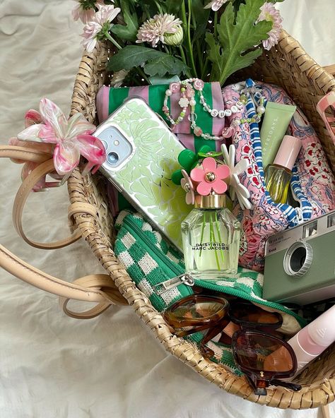 Gift Basket Aesthetic, Belly Summer, Summer Basket, Aesthetic Era, Jelly Cat, Reconnect With Nature, Fresh Girls, Inside My Bag, What In My Bag