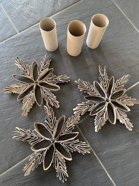 Snöflingor I Papper, Hantverk Diy, Rolled Paper Art, Toilet Paper Crafts, Toilet Paper Roll Crafts, Paper Roll Crafts, Paper Towel Roll Crafts, Make Paper, Paper Snowflakes