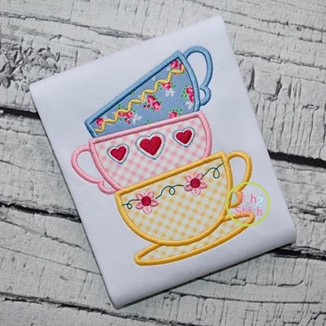 Teacup Quilt, Applique Designs Free, Stacked Tea Cups, Winter Art Ideas, Quilted Postcards, Embroidered Tea Towels, Applique Towels, House Quilt Patterns, Sawing Machine