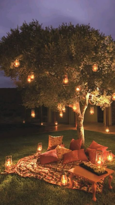 Night Picnic, Dream Dates, Romantic Dates, Dream House Decor, The Grass, Backyard Decor, Pretty Places, Dream Garden, Dream Home Design