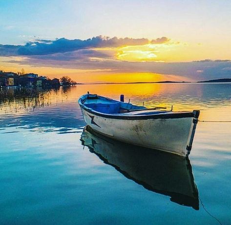 Boat Photography, Beautiful Place In The World, Ocean Art Painting, Watercolor Boat, Panoramic Photography, Sailboat Painting, Landscape Concept, Boat Art, Boat Painting