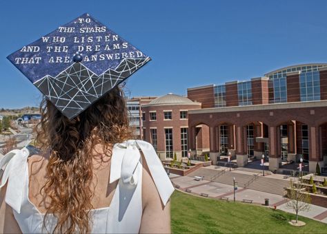 A Court of Thorns and Roses inspired graduation cap “To the stars who listen and the dreams that are answered” Acotar Graduation Cap, Bookish Graduation Cap, Star Graduation Cap, Caps Decoration, College Grad Cap Ideas, Grad Cap Decorated, College Graduation Cap Decoration, Grad Hat, Grad Cap Designs