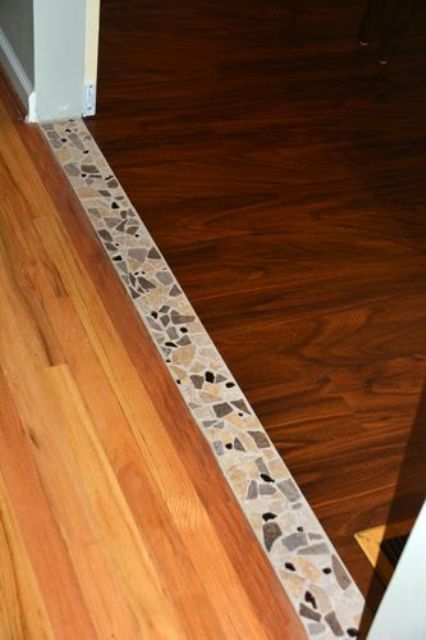 Accent tile transition between the hardwood in the dining room and the vinyl planking in the kitchen Tile Transition, Transition Flooring, Wood Floor Design, Hardwood Floor Colors, Dining Room Floor, Dining Room Remodel, Border Tiles, Casa Country, Accent Tile