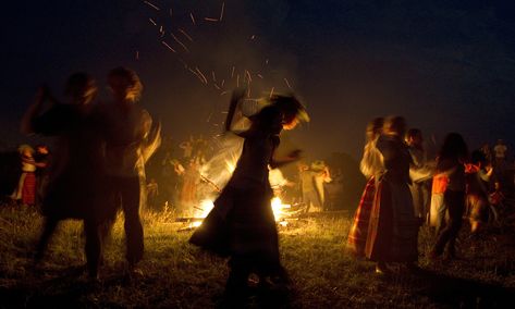 Kupala Night (Sobitka)  is a Slavic celebration of ancient pagan origin marking the end of the summer solstice and the beginning of the harvest (midsummer). Pagan Festivals, Festival Aesthetic, Dancing Aesthetic, People Dancing, Season Of The Witch, Super Moon, Beltane, Witch Aesthetic, Summer Solstice