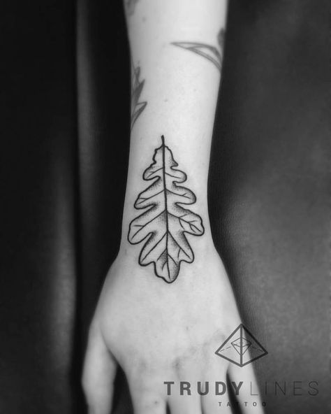 Leaf Tattoo Meaning, Oak Leaf Tattoo, Oak Tattoo, Oak Leaf Tattoos, Hand Tattoos Pictures, Hand Tattoo Images, Tree Tat, Marriage Tattoos, Stag Tattoo