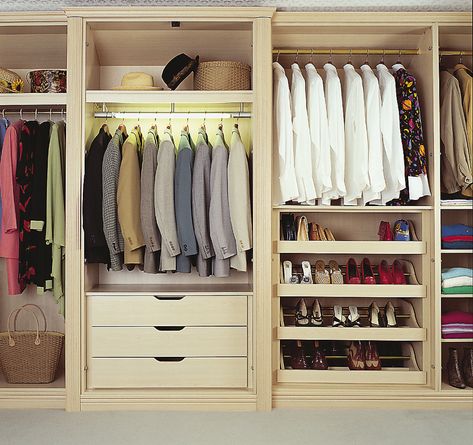 American Closet Ideas, Fitted Wardrobes Inside, Inside Of Wardrobes, Inside Fitted Wardrobe Ideas, Fitted Wardrobe Ideas, Fitted Wardrobe Interiors, Traditional Bedroom Design, Fitted Wardrobe, Fitted Bedroom Furniture