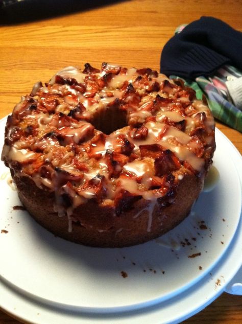 Check out this recipe I found on BigOven! Jewish Apple Cake Recipe, Apple Cinnamon Bundt Cake, Good Foods To Make, Cinnamon Bundt Cake, Jewish Apple Cake, Rosh Hashanah Recipes, Jewish Holiday Recipes, Jewish Cuisine, Apple Coffee Cakes