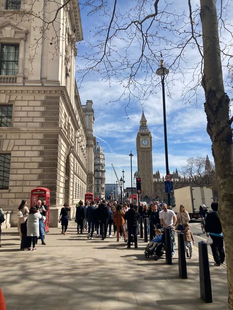 Spring In London Aesthetic, London Spring Aesthetic, London In Spring, London In April, Summer In London, Streetstyle Aesthetic, London Girl, London Vibes, London Dreams