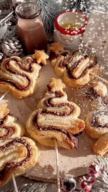 291K views · 33K likes | Holly Jade on Instagram: "NUTELLA CHRISTMAS TREES🎄 YAY or NAY? Who wants one??? I’ve had thousands of requests for a ‘Nutella’ version of my viral puff pastry tree, so…. here we are! Super quick & easy VEGAN & GLUTEN-FREE ‘Nutella’ Puff Pastry Christmas Trees. Flakey puff pastry filled with vegan chocolate spread, hazelnuts topped with a dusting of snow (icing sugar)! 🌨️ What you’ll need: 🍫2 sheets of vegan friendly puff pastry, thawed ( I use Jus-Rol which is vegan friendly) 🍫4 heaped tablespoons of vegan ‘Nutella’ 🍫10g of crushed hazelnuts 🍫2 tablespoons of granulated sugar 🍫Dairy-free milk (for glazing) 🍫Icing sugar (for dusting) Full written method is the same as my viral BISCOFF puff pastry recipe- visit thelittleblogofvegan.com or click the link in my Puff Pastry Tree, Pastry Tree, Nutella Christmas, Puff Pastry Christmas, Pastry Christmas, Nutella Puff Pastry, Christmas Tree Chocolates, Nutella Bread, Mini Nutella