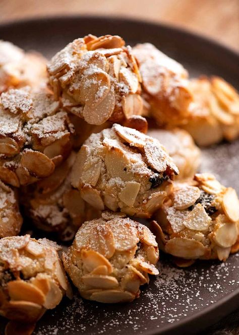 Gluten Free Almond Cookies, Yotam Ottolenghi Recipes, Glutenfri Baking, Italian Almond Cookies, Biscuits Diététiques, Ottolenghi Recipes, Almond Meal Cookies, Italian Bakery, Gluten Free Biscuits