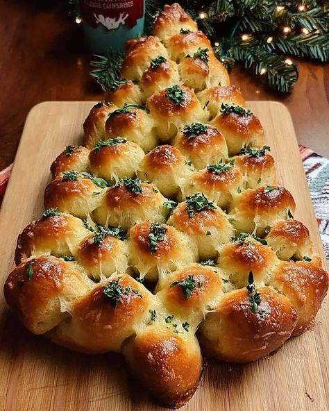 Cheesy Pull-Apart Christmas Tree Bread Cheesy Pull Apart Garlic Bread Christmas, Delish Pull Apart Christmas Tree, Easy Pull Apart Christmas Tree Bread, Pull Apart Christmas Tree Bread Pillsbury, Christmas Bread Wreath Pull Apart, Christmas Tree Dough Balls, Bread Tree Christmas, Christmas Tree Mozzarella Bread, Pull Apart Cheese Bread Christmas Tree