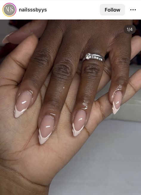 Simple And Classy Nails, Elegant Nails Classy 2024 Almond, Simple Elegant Nails Almond, Almond French Tip Chrome, Almond Nails On Black Women, Cute Nails Black Women, Almond French Tip Nails With Design, Classy Stiletto Nails, Oval Nails Inspiration