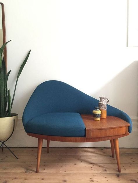 Midcentury Minimalist, Furniture Aesthetic, Vintage Mid Century Furniture, Interior Modern, Blue Chair, Mid Century Modern Decor, Retro Furniture, Mid Century Decor, Mid Century Modern House