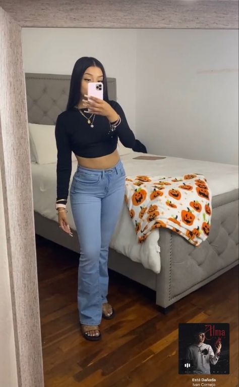 Angieeres Outfits, Buchifresa Outfits School, Hispanic Outfits Style, Mexican Baddie, Takuachita Outfits, Takuache Girl Outfits, Stylish Business Outfits, Western Wear Outfits, Latina Fashion Outfits