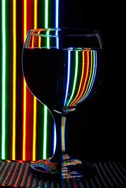 Foto Still Life, Light Painting Photography, Low Light Photography, Glass Photography, Reflection Photography, Object Photography, Dream Photography, Photography Themes, Wine Glass Art