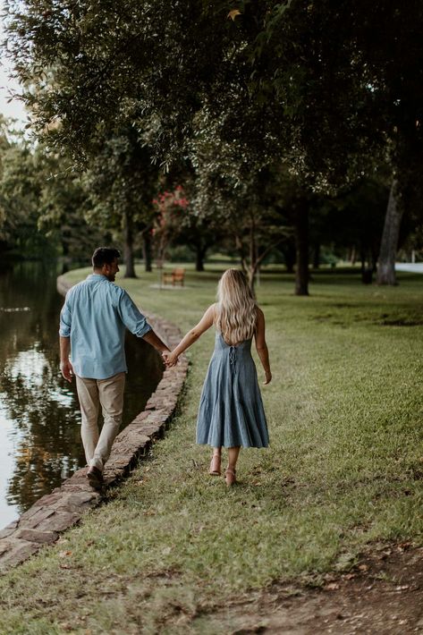 Couple Nature Photoshoot, Fall Decor Ideas For Bedroom, Photo Shoot Outdoor, Pre Wedding Photoshoot Ideas, Bedroom Fall Decor, Era Victoria, Wedding Photoshoot Ideas, Decor Ideas For Bedroom, Pre Wedding Photoshoot Outfit